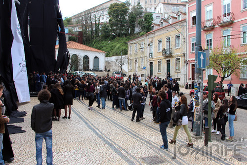 Associação Académica de Coimbra (AAC) coberta de panos negros como protesto - Ensino Superior de Mãos e Pés Atados