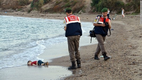 150902112836-restricted-refugee-boy-bodrum-exlarge