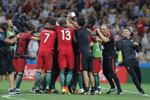 abraços pós-penáltis.JPG