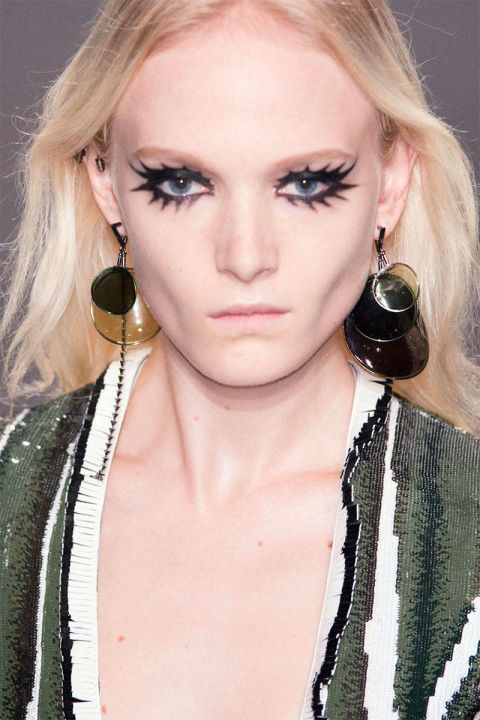 54bc30a689c24_-_essories-asymmetrical-earrings-06-vuitton-clpa-rs15-1521-lg